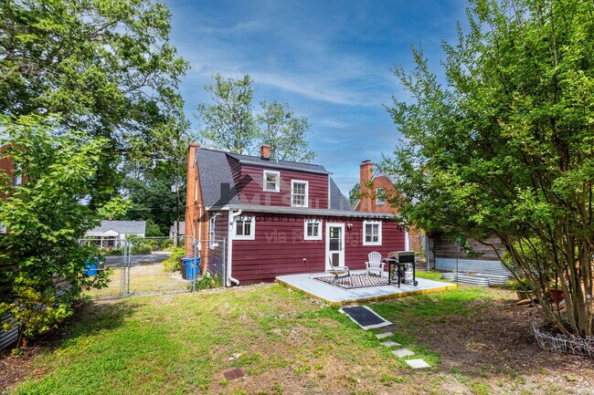Building Photo - 2414 Farthing St