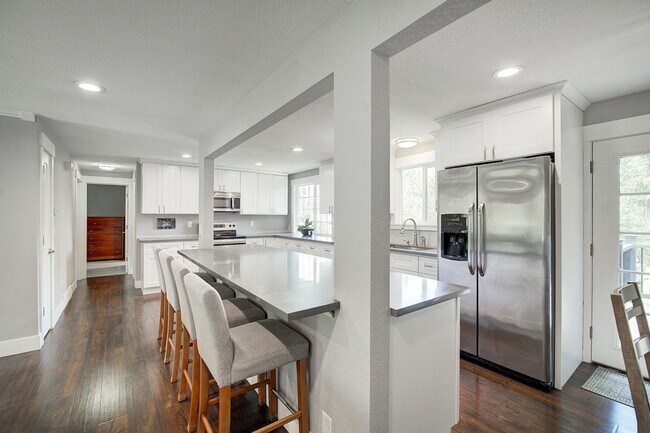 Building Photo - 5bd/2.5ba Edmonds Home