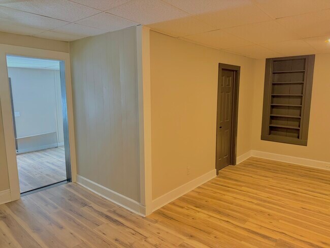 Building Photo - 415 S James St