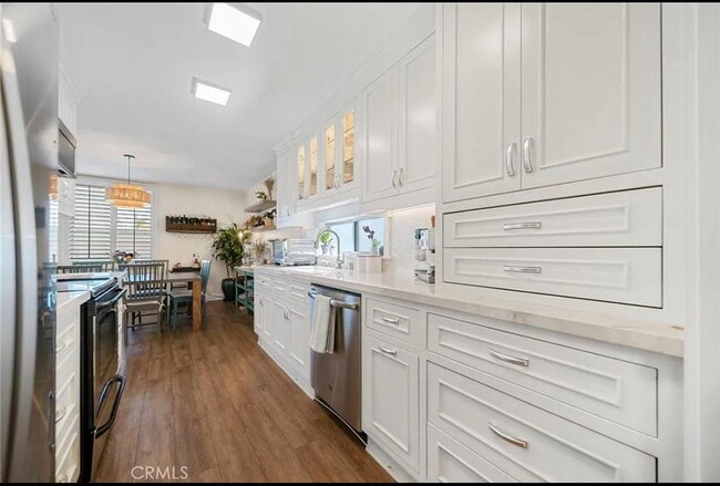 Building Photo - "Chic 1-Bed Encino Apartment with Modern A...