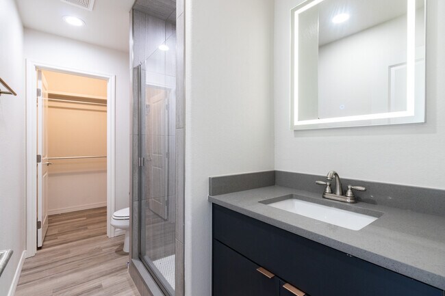 Two Story (3 bed/3.5 bath/1 car garage) - 406 38th St