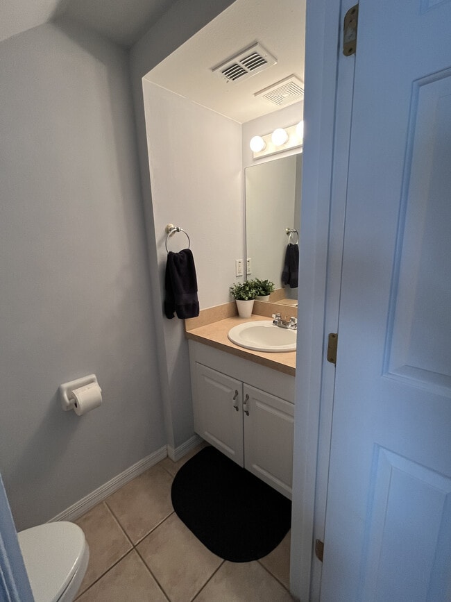 Building Photo - 2636 SW 35th Pl