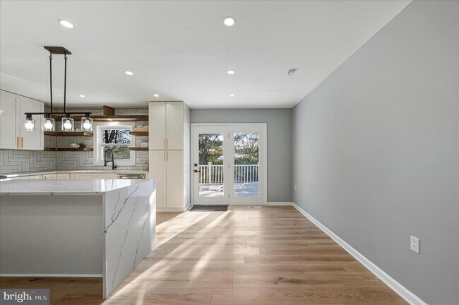 Building Photo - 110 Elaine Dr