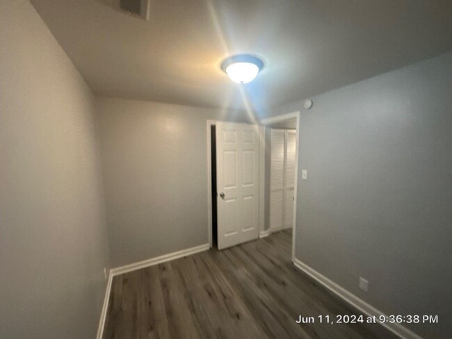 Building Photo - 618 Meadow Ave