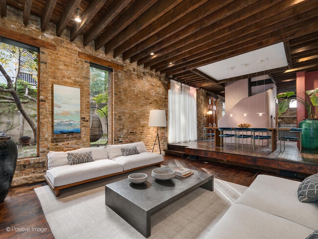 Building Photo - 844 W Altgeld St