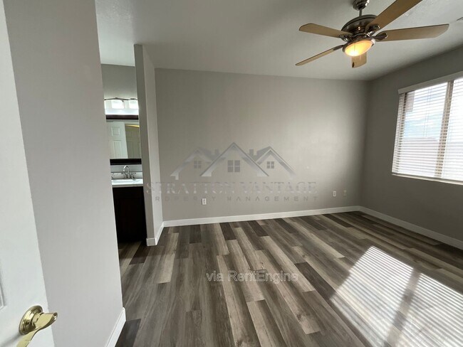 Building Photo - 1445 E Broadway Rd