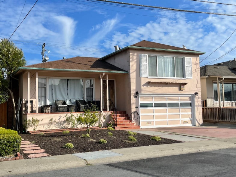 Building Photo - 207 Anita Dr