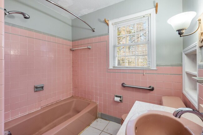 Building Photo - 2710 Tallu Rd