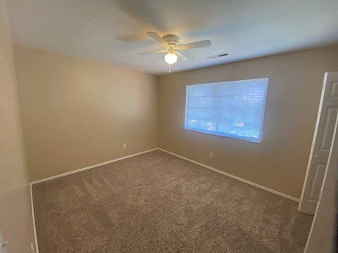 Building Photo - "Charming 2-Bed, 1.5 bath Townhouse Retreat in Saint George