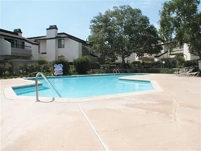 Building Photo - 450 W Vermont Ave