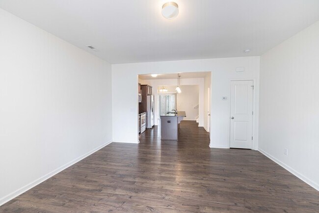 Building Photo - GREAT 2 Bedroom Townhome Regent Park - AVAILABLE NOW
