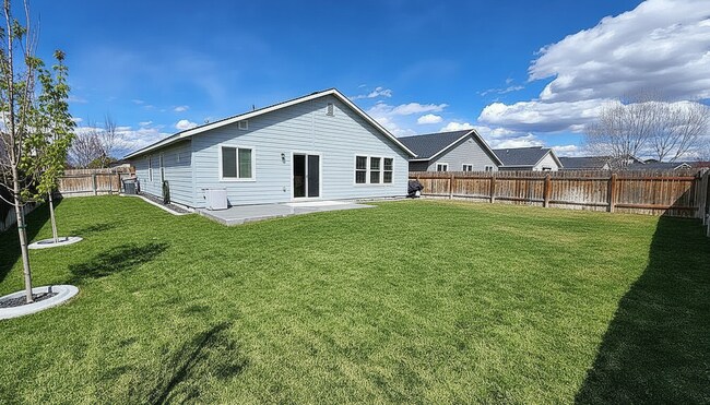 Building Photo - 25 S Shumway Ave