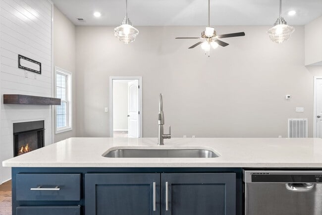 Building Photo - Pet Friendly Three Bedroom!