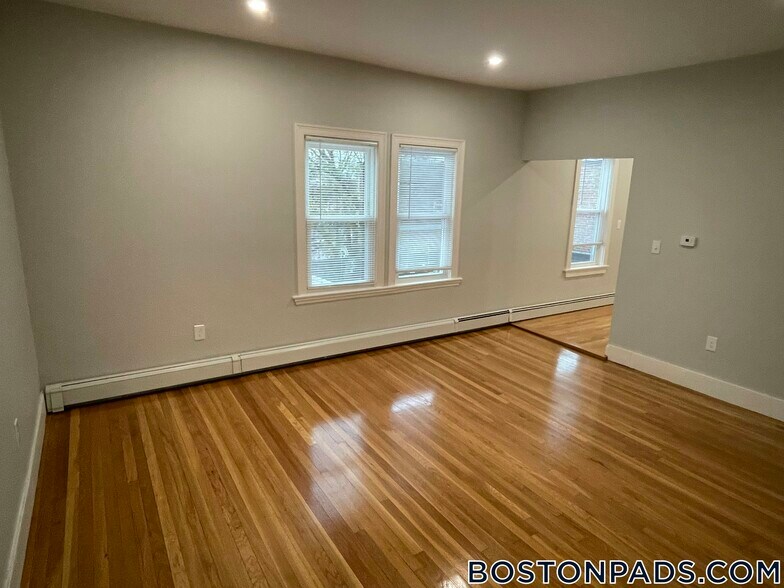 Building Photo - 1922 Columbus Ave