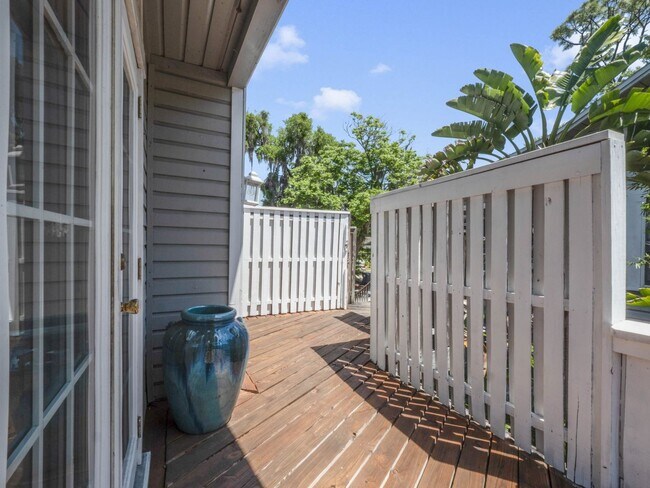 Building Photo - Charming 1/1 condo near Lake Virginia