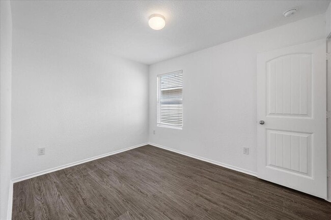 Building Photo - 15116 Custis Ln