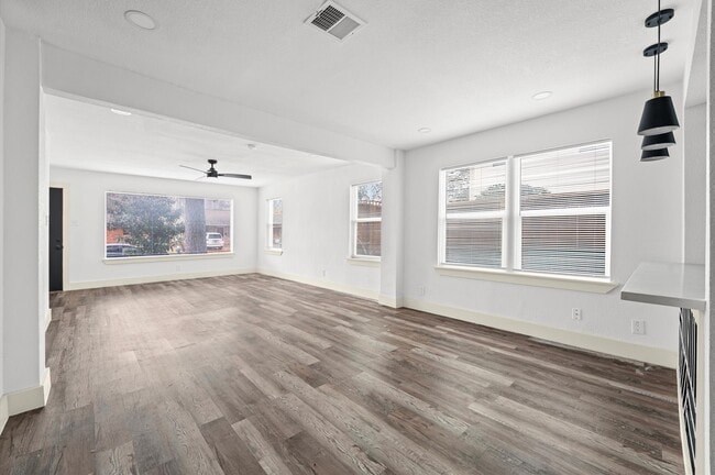 Building Photo - 2105 Sheridan St