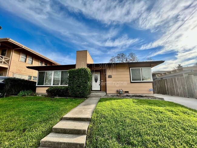 Building Photo - 636 S Tuxedo Ave