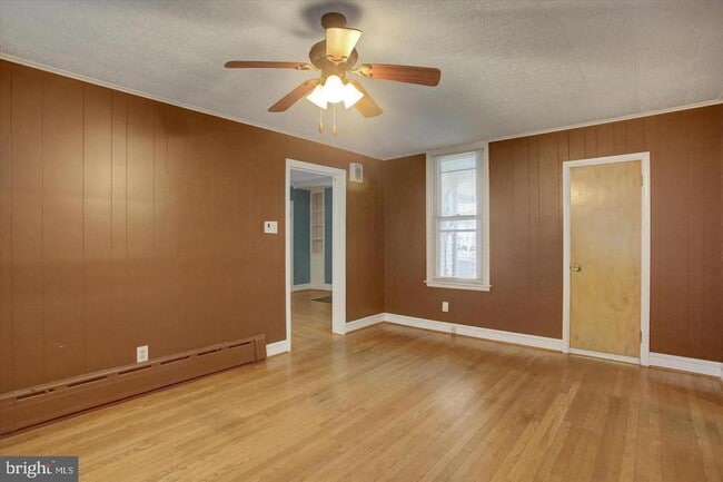 Building Photo - 230 W 2nd St