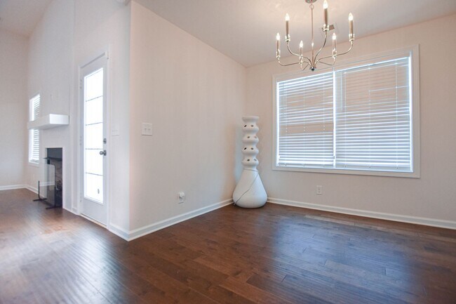 Building Photo - Pet Friendly Three Bedroom!