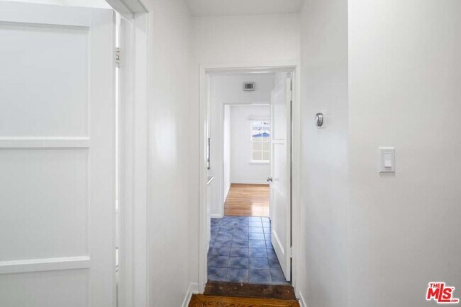 Building Photo - 4753 Saloma Ave