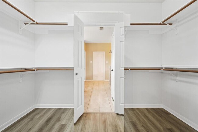 Building Photo - 8714 Malardcrest Dr