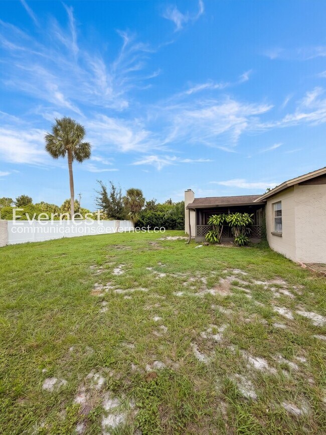 Building Photo - 3 Bed/2 Bath Home with Garage / Pet-Friendly / Vouchers Accepted / Available Now!