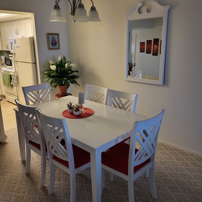 Dining Area - 3943 Lake Bayshore Dr