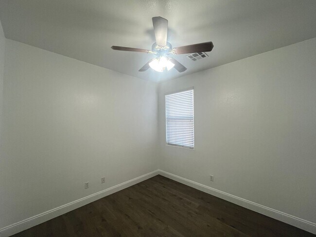 Building Photo - Stylish single-story living with 3 bedrooms, 2 baths, plus a versatile den — 1,489 sq ft of comfo...