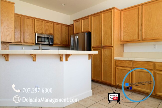 Building Photo - Beautiful gated Tiara 3 bedroom condo