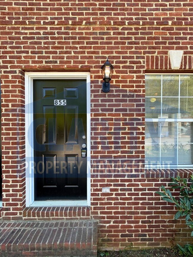 Building Photo - 855 Stone Glen Trail NW