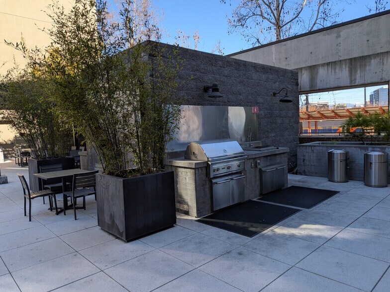 Building Photo - 88 Bush St