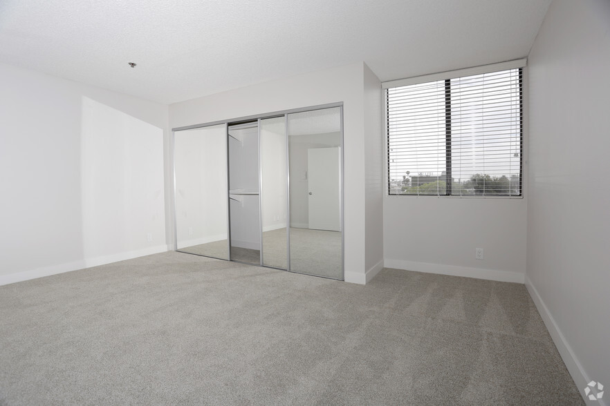 1BR, 1BA - 800 SF - Indie Westside