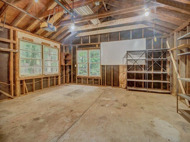 Building Photo - 5291 Happy Hollow Rd