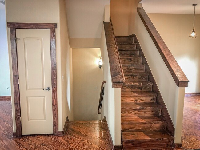 Building Photo - 1432 W 21st St