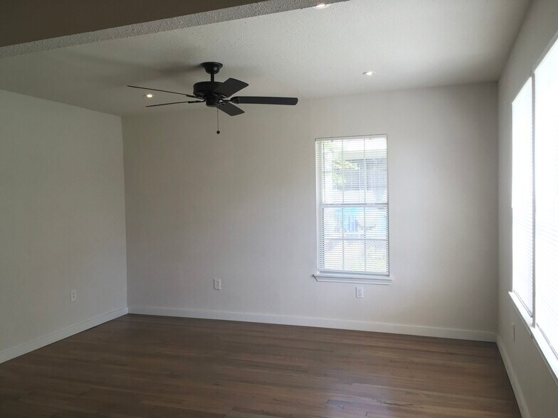 Living room - 5131 Wildflower Dr