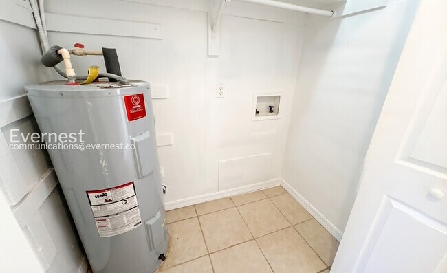 Building Photo - 3060 St Paul Dr