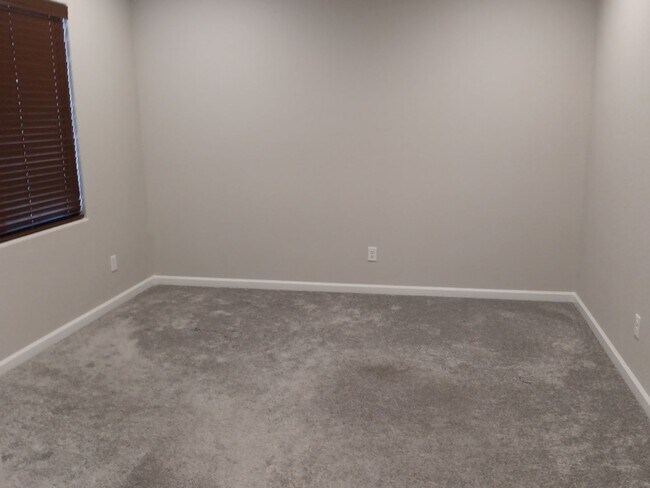 Building Photo - 3 Bedroom, 2 Bathroom Home! Schedule a Showing!