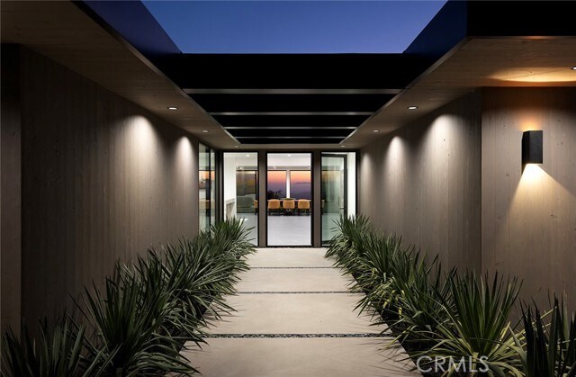 Building Photo - 9015 Alto Cedro Dr