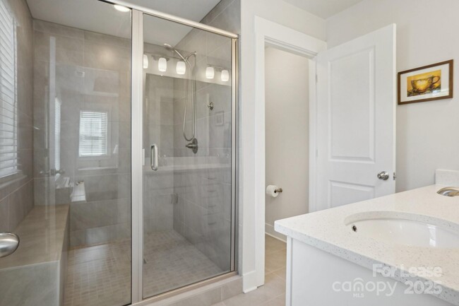 Building Photo - 562 Amalfi Dr