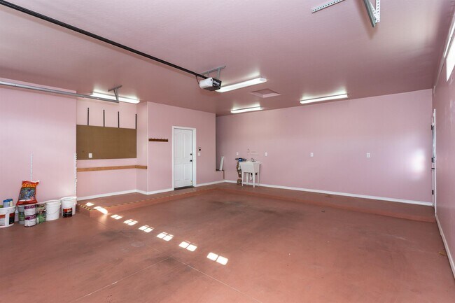Building Photo - 4760 E Amber Rd