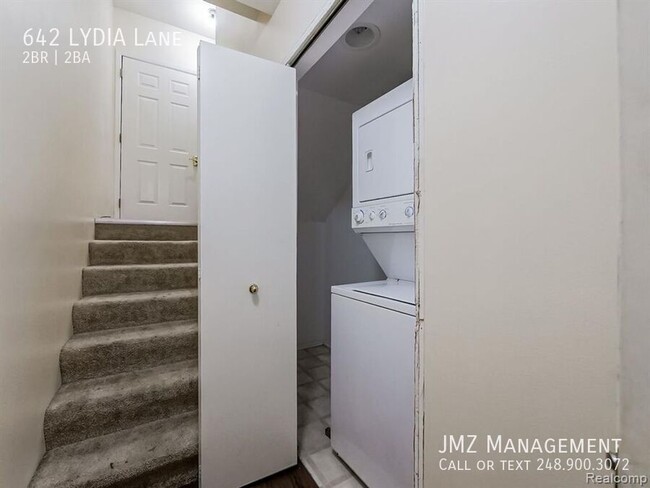 Building Photo - Introducing a beautiful 2 bedroom, 2 bathr...