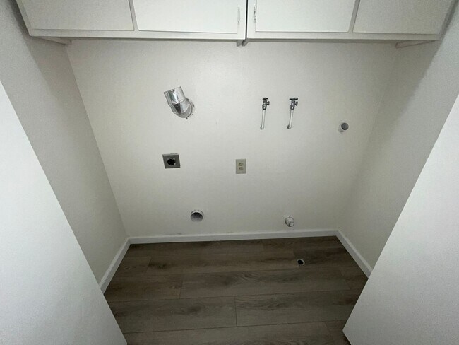 Building Photo - LIL112