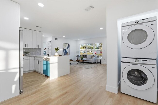 Building Photo - 2470 Del Rio Way