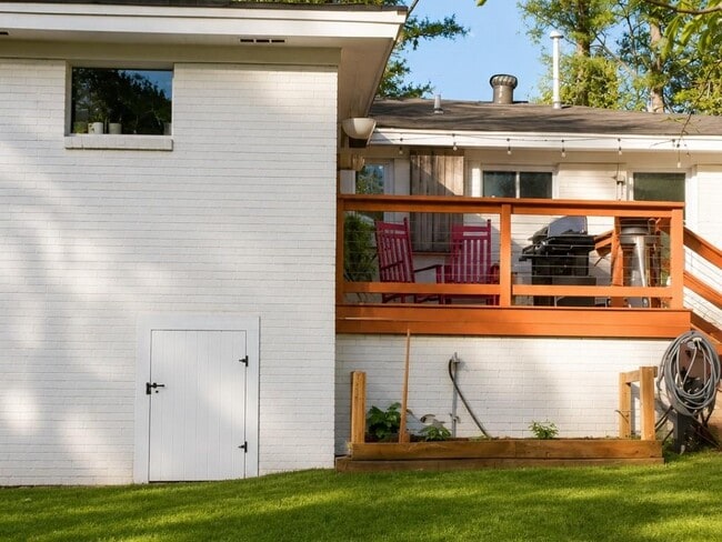 Building Photo - 827 Turpin Ave SE