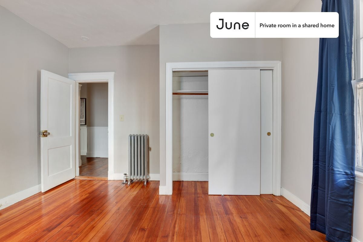 Building Photo - Room in Shared 4 bed/1 bath home