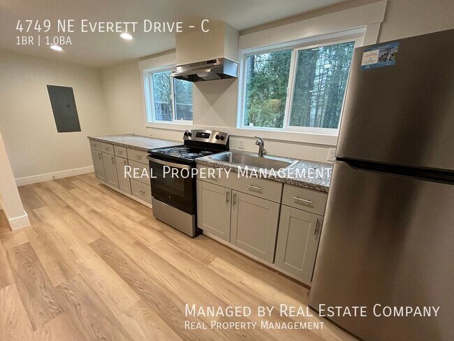 Building Photo - 4749 NE Everett Dr