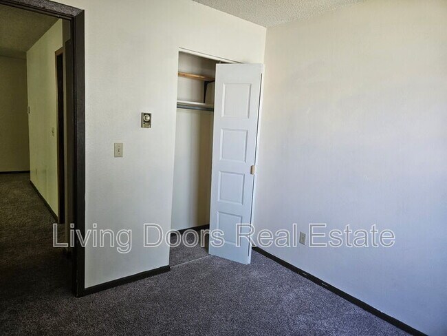 Building Photo - 210 N Phillips Ave
