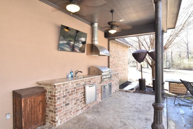 Building Photo - 7871 Oak Creek Trl