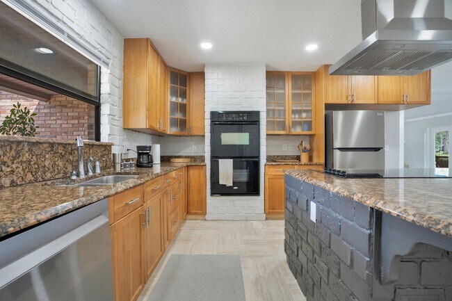 Building Photo - 2724 Ardon Ave